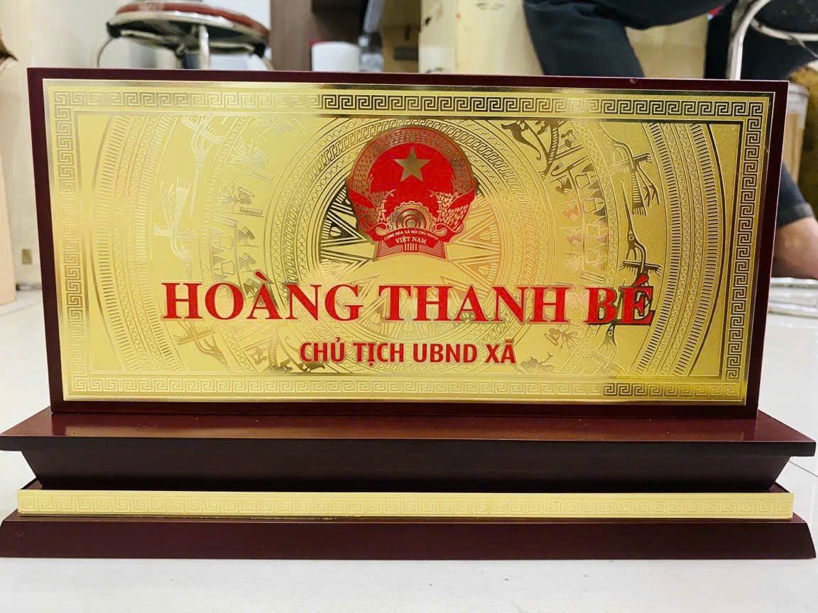 BẢNG CHỨC DANH ĐỂ BÀN 07 1 z6871684098490 8d638e7dd995a51e434491b5a8a57437