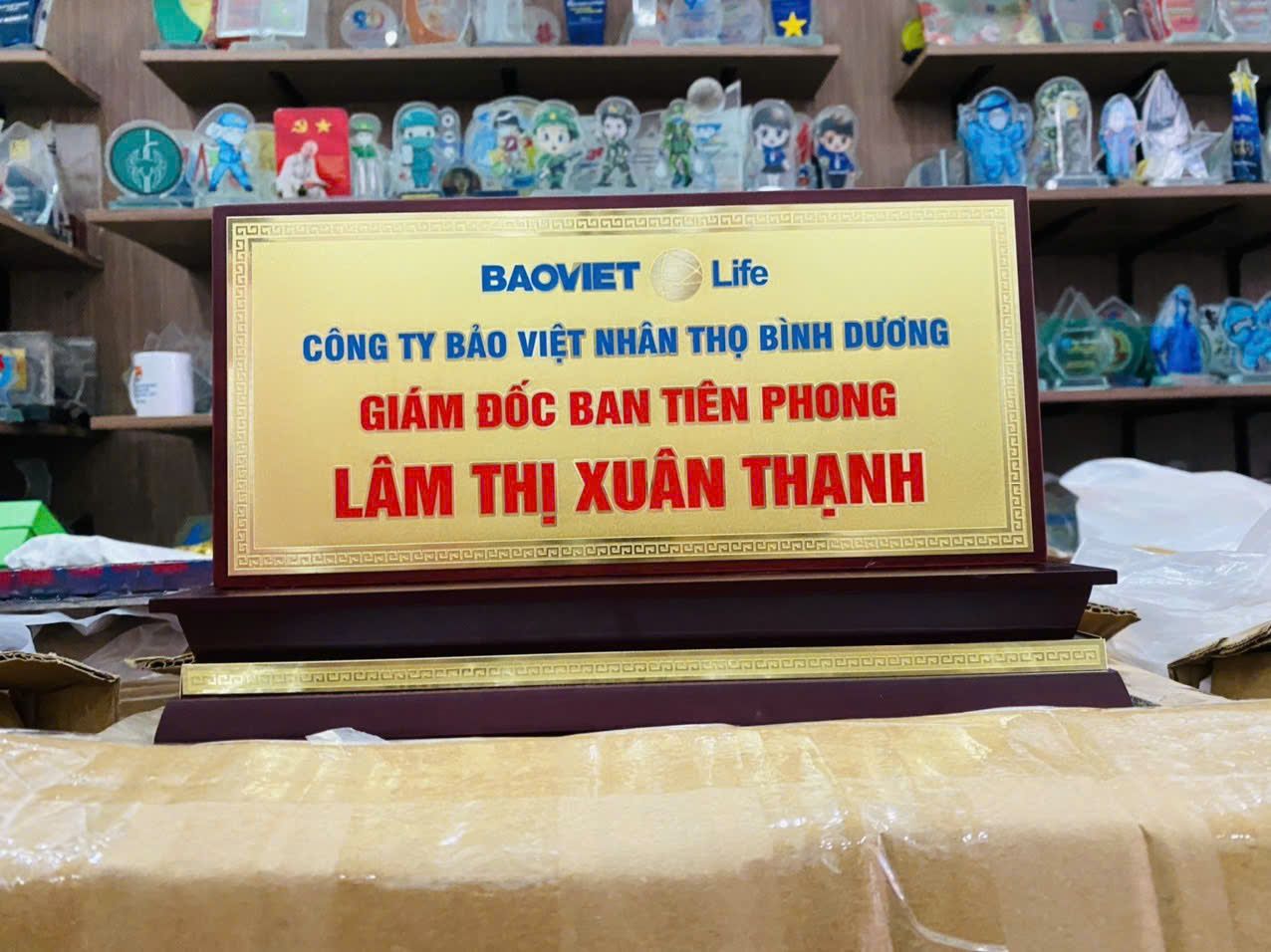 BẢNG CHỨC DANH ĐỂ BÀN 05 1 z6871684175879 33471650e280cd033628a113aba326f3