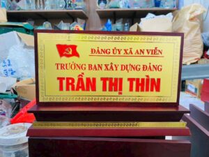 BẢNG CHỨC DANH ĐỂ BÀN 02 4 z6871689264556 7d2533a35f19f4688739dfccba10bf98
