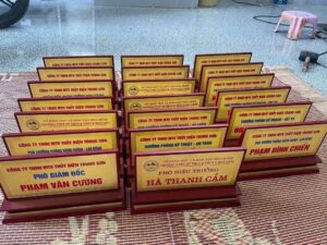 BẢNG CHỨC DANH ĐỂ BÀN 01 4 z6871689376924 a4286d4a88368bd0640d2e122d140541