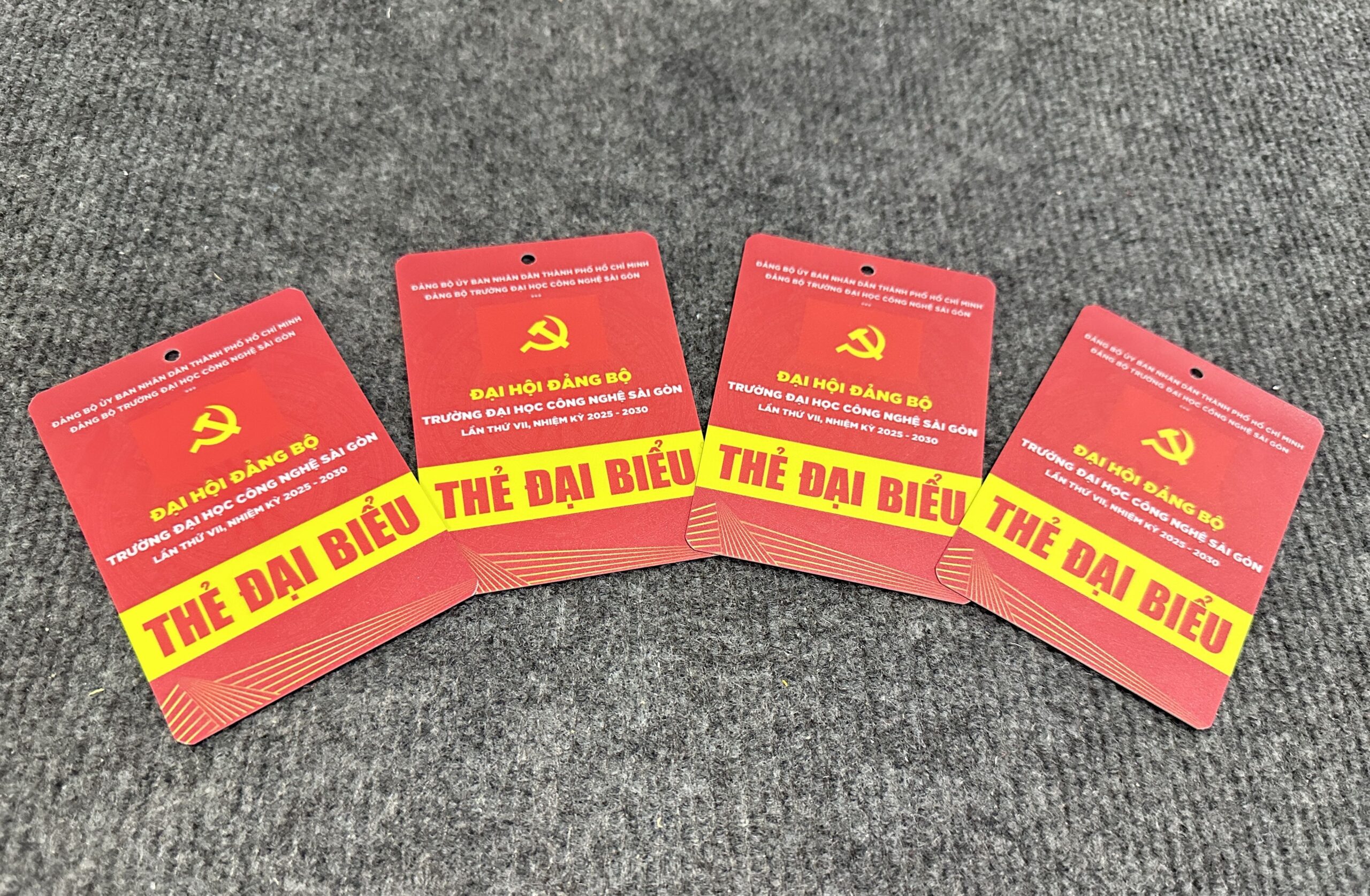 THẺ TÊN NHỰA 09 2 z6871725482163 d6d42f49228447d5b1b701205a0daf8a scaled