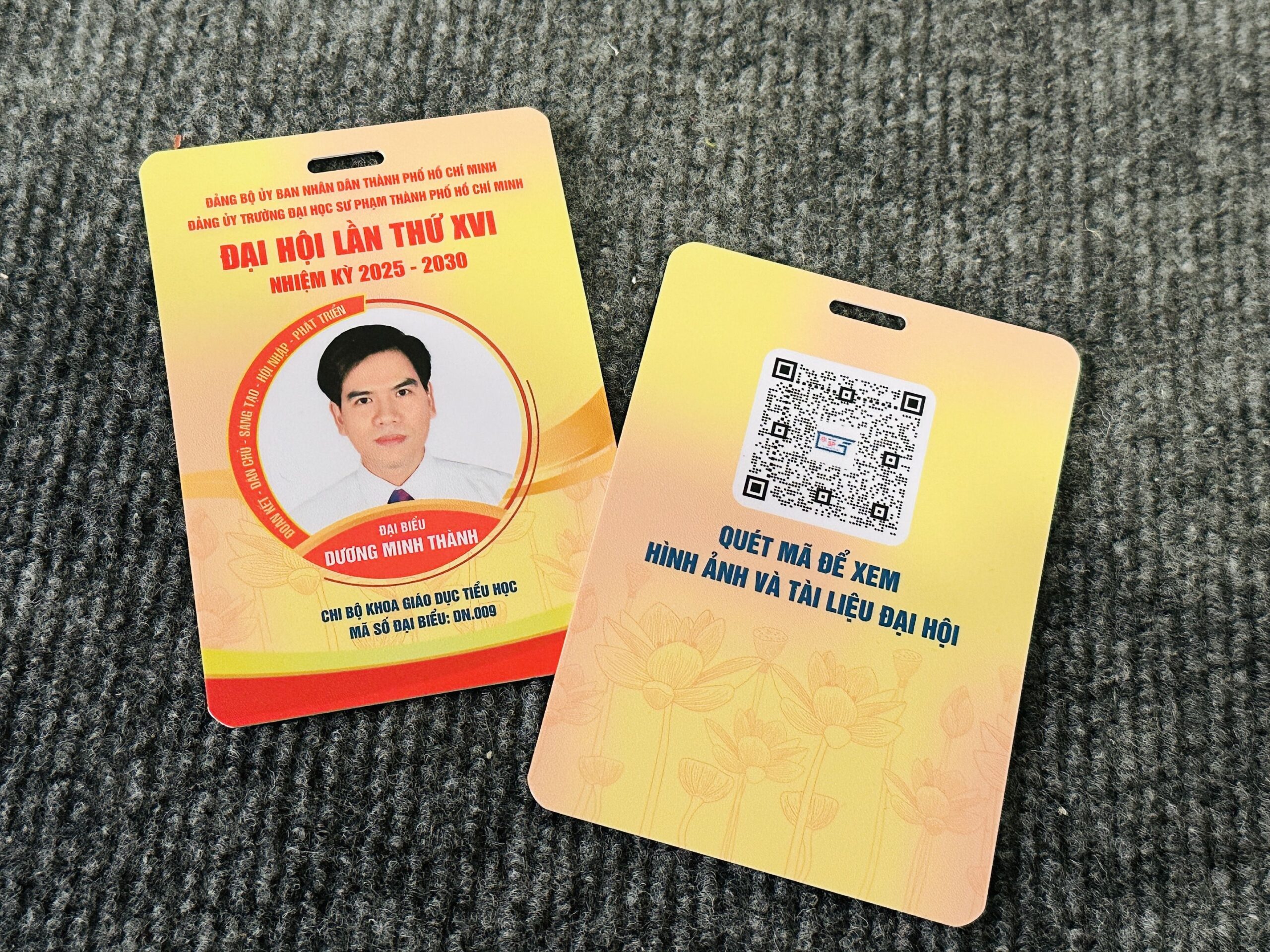 THẺ TÊN NHỰA 07 3 z6871725527922 1cdf0f0180125fef0b59016fc97805f0 scaled