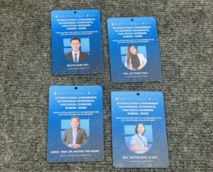 THẺ TÊN NHỰA 08 8 z6871725528464 a6cf815202d6ab5a513c078312b8a789