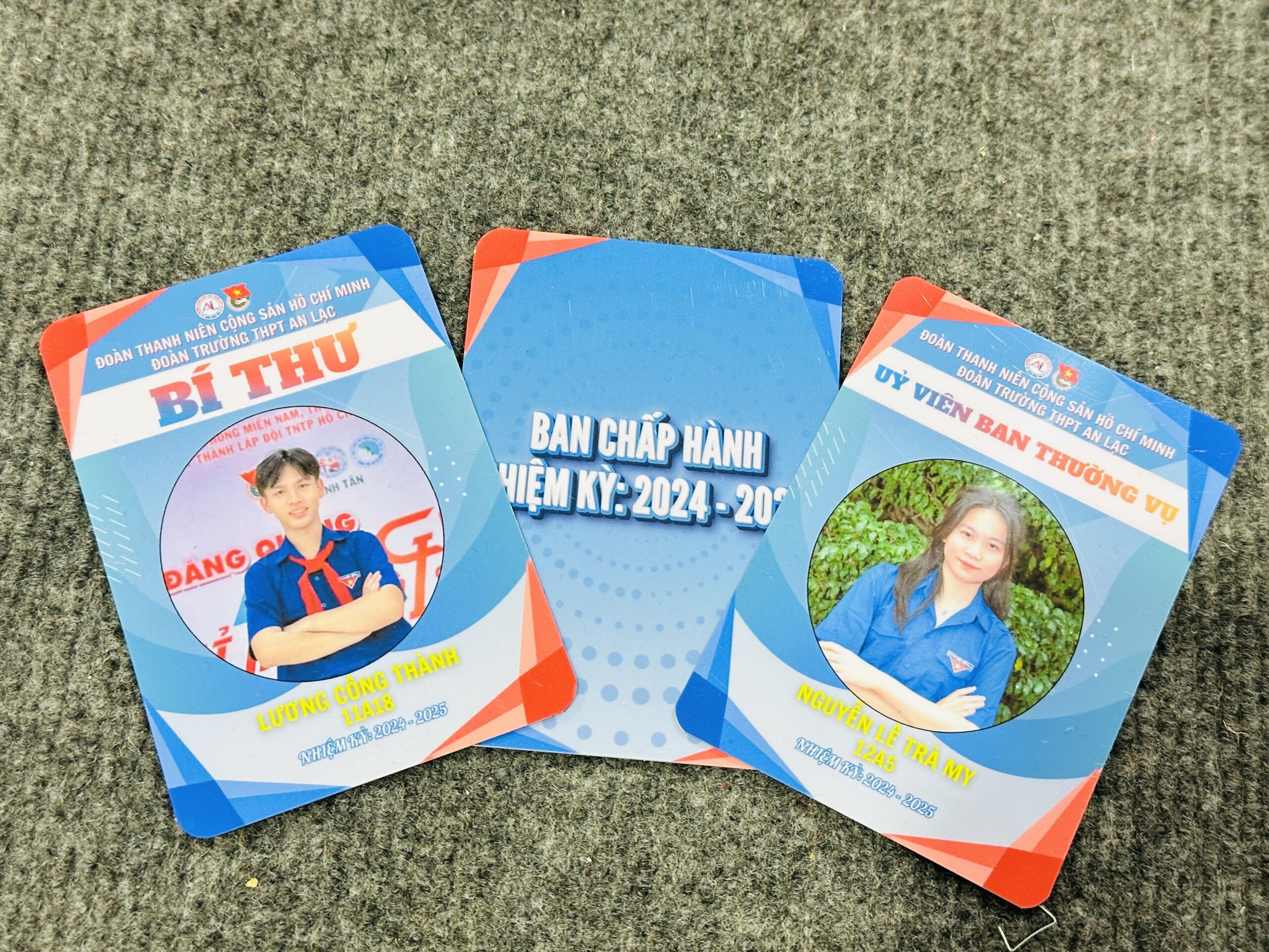 THẺ TÊN NHỰA 06 4 z6871725546341 04048e4c0cbca5d57c271806a7e62c1c scaled