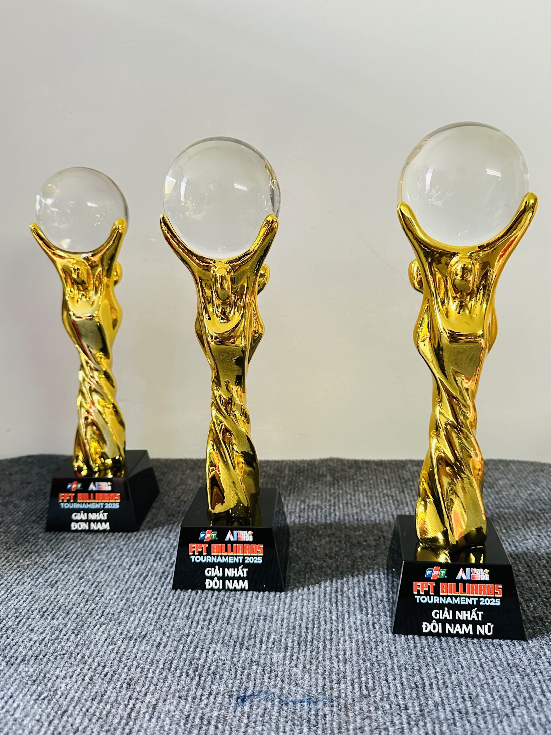 CÚP KIM LOẠI 03 3 z6871798874370 0e949bef0a74ee5f27d3d53cd4412e7f scaled