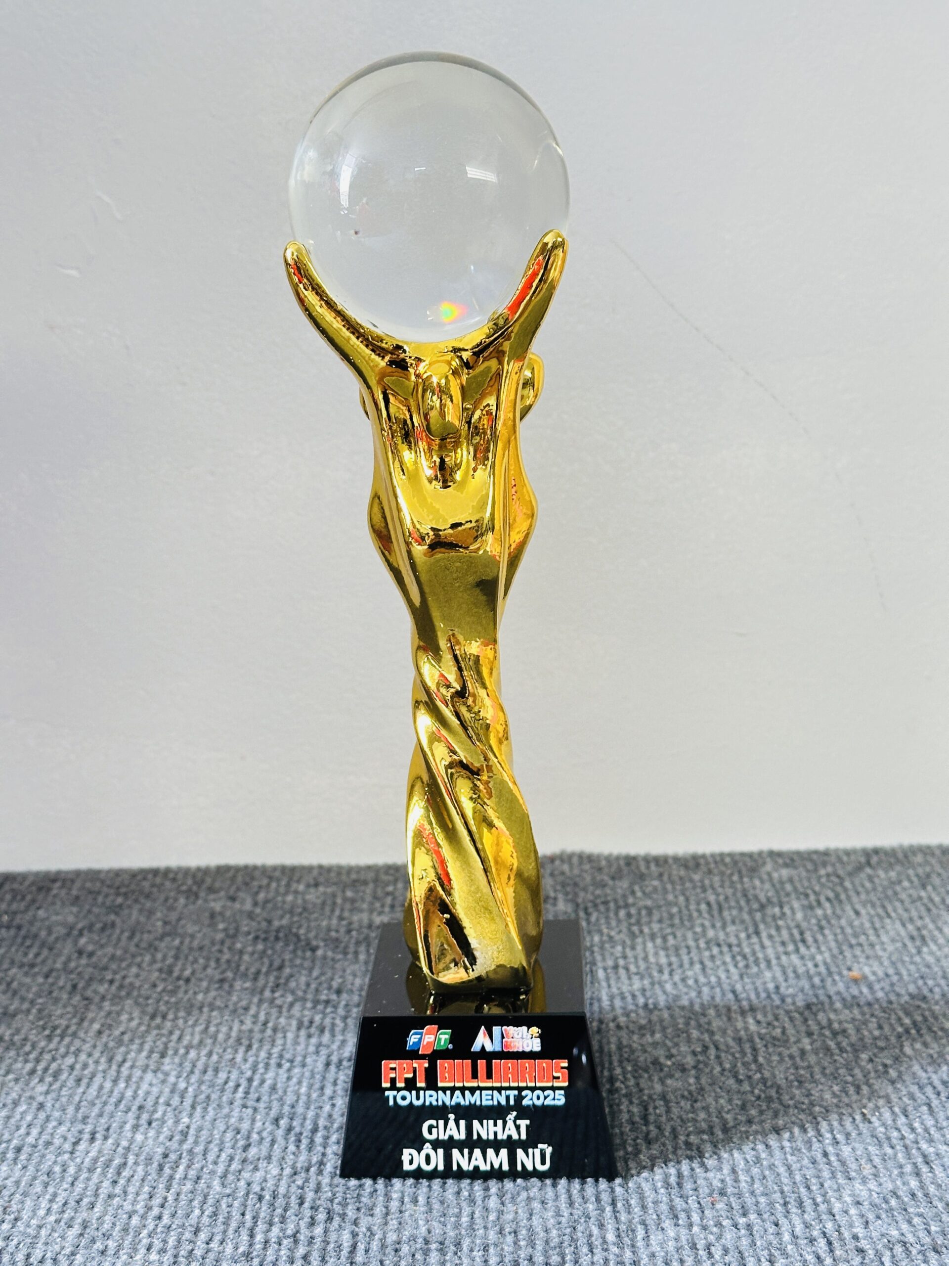 CÚP KIM LOẠI 03 5 z6871798881128 3334e4fefa16e45d77df6a30006b4da7 scaled