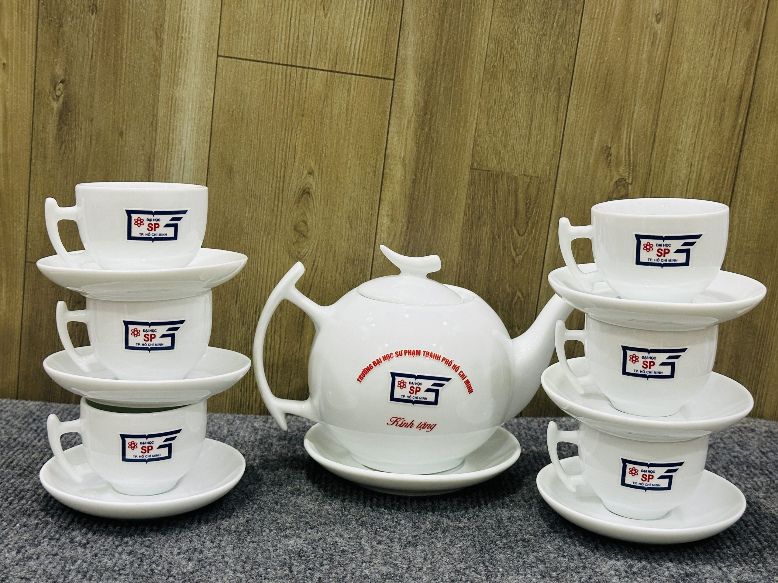 BỘ ẤM TRÀ 06 3 z6871853725275 ec4579552fab8d5ce196365813a5f1b1 scaled