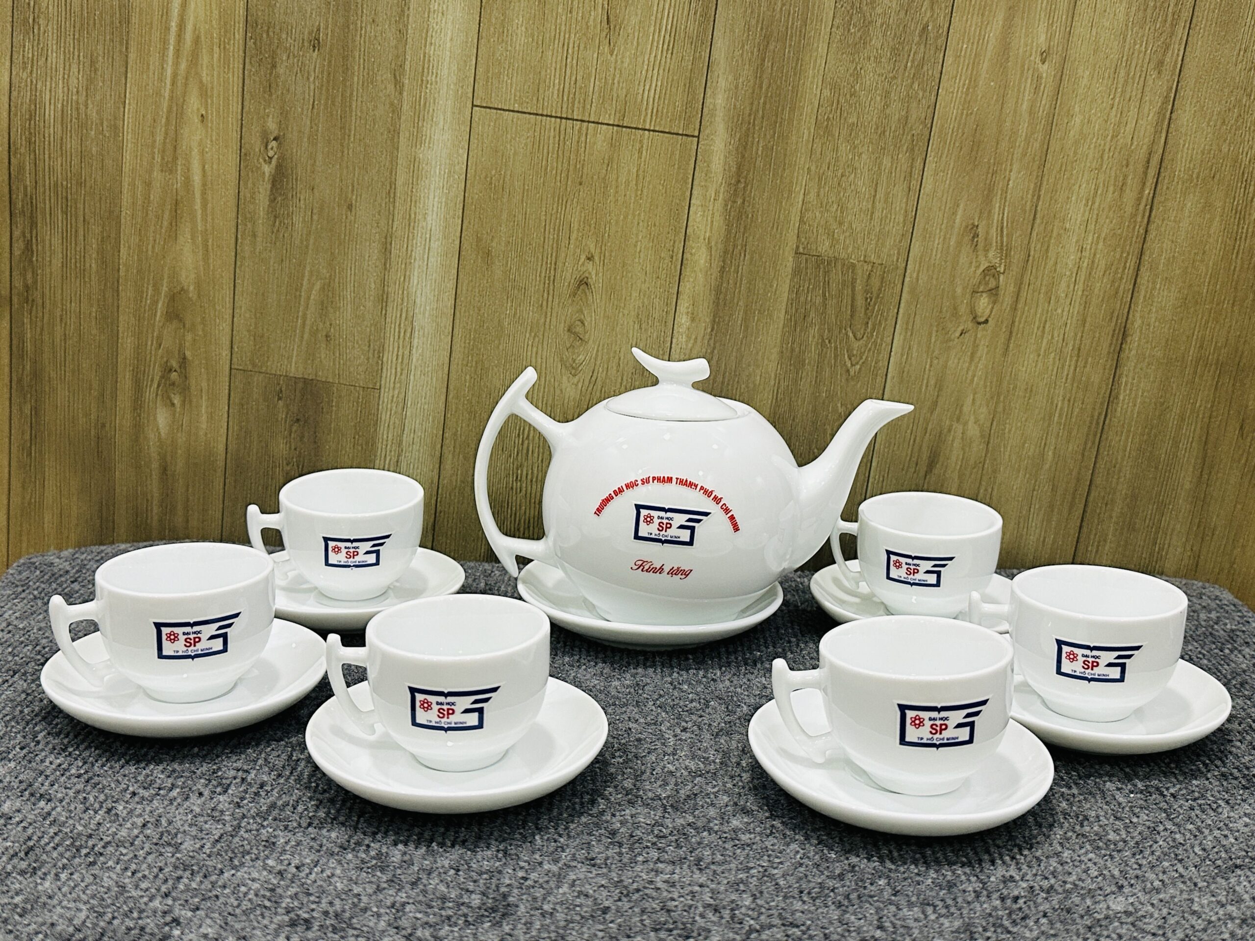 BỘ ẤM TRÀ 06 4 z6871853735669 eded24b0361a94ae7ffd250d5fb1628a scaled