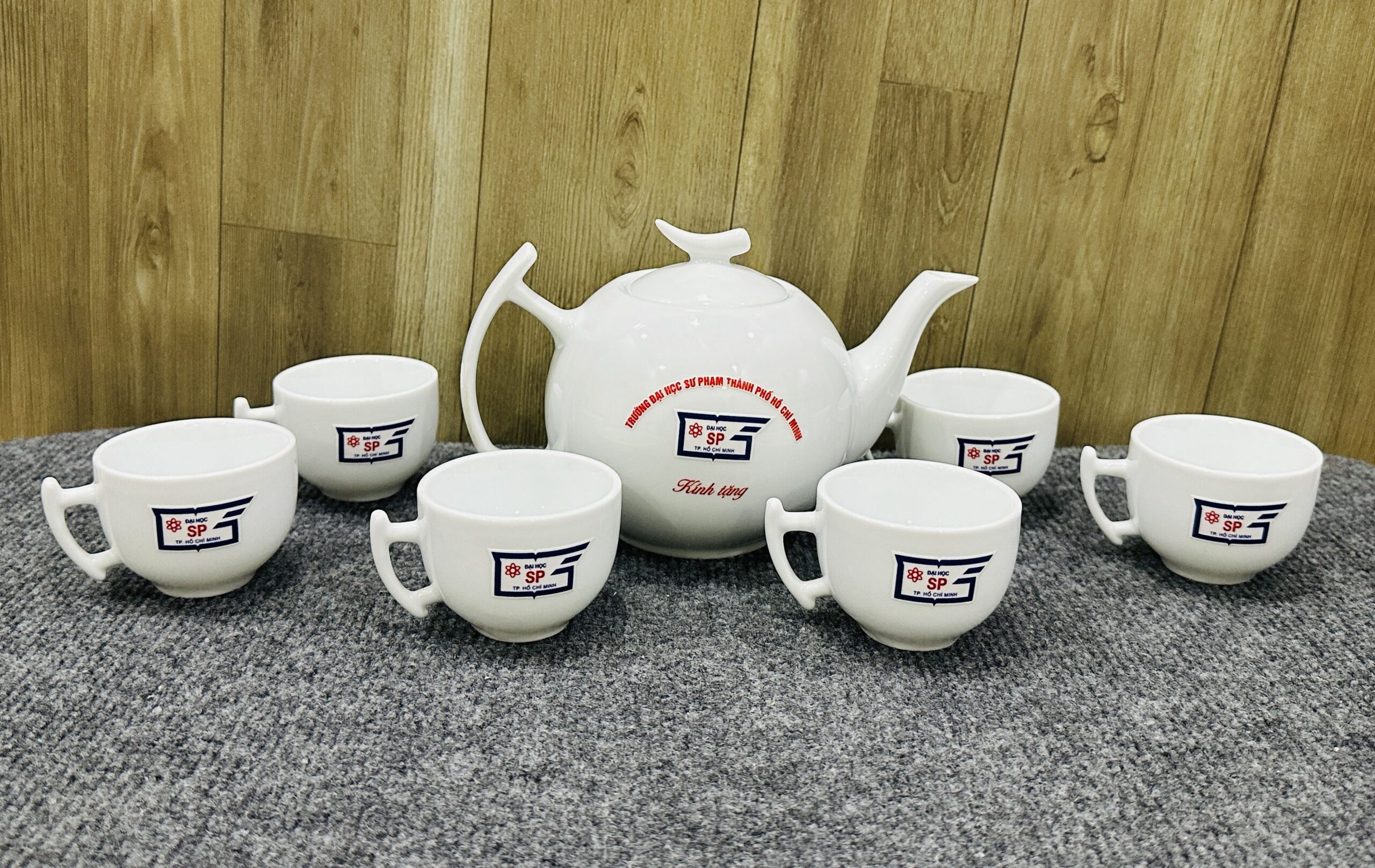 BỘ ẤM TRÀ 06 6 z6871853910740 c3b81b8ec871166ede7770c95361e923 scaled