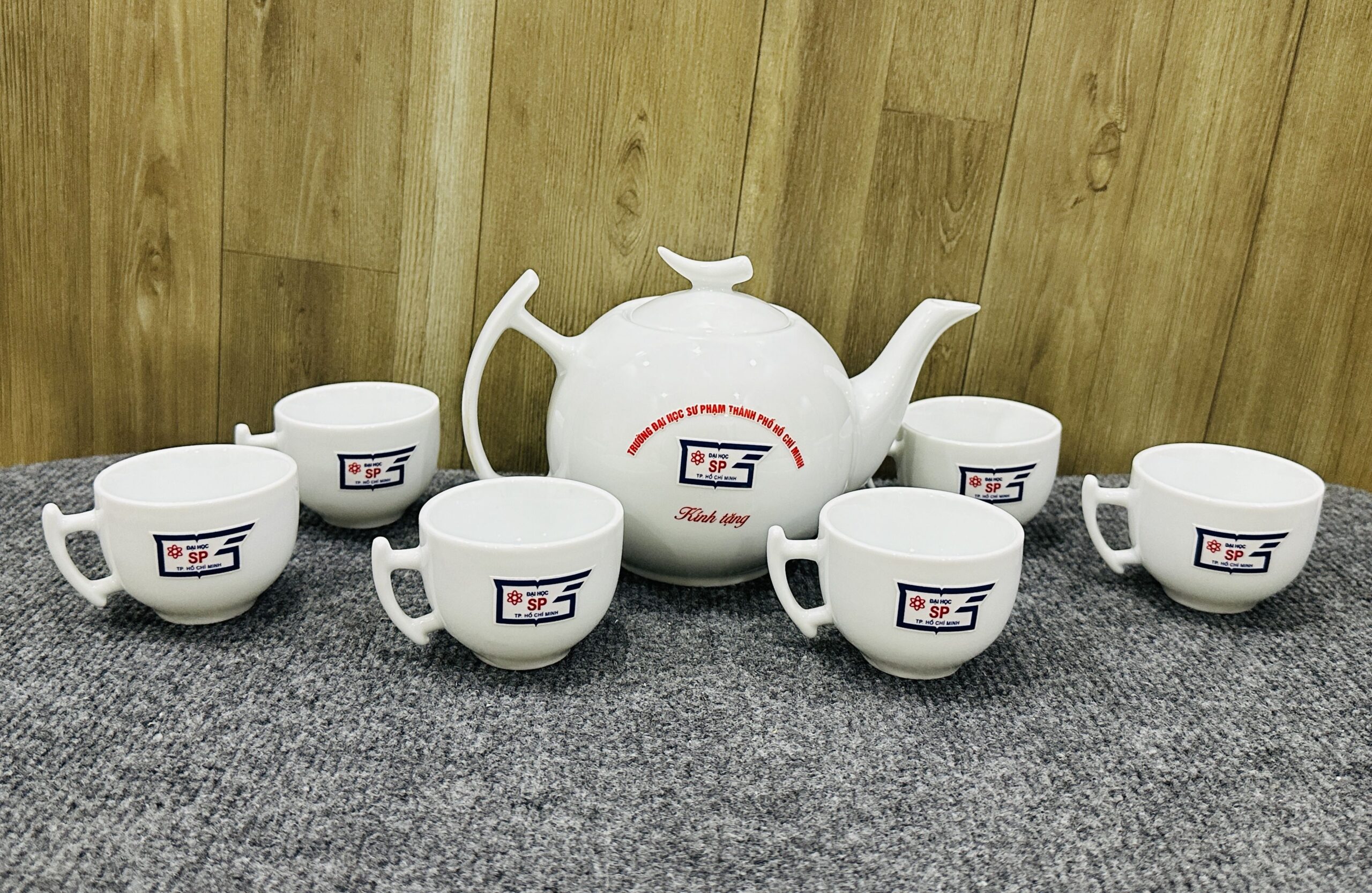 BỘ ẤM TRÀ 05 3 z6871854057972 650b3903124ebd33fa628c2c3b1c1ecf scaled