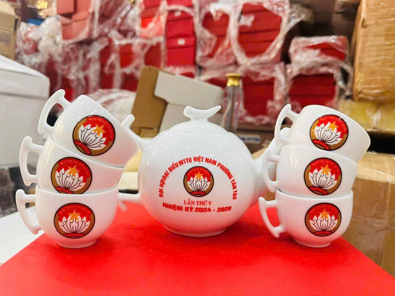 BỘ ẤM TRÀ 04 4 z6871861447863 86561d9f98dadd5e3e87fcd04cc74c20