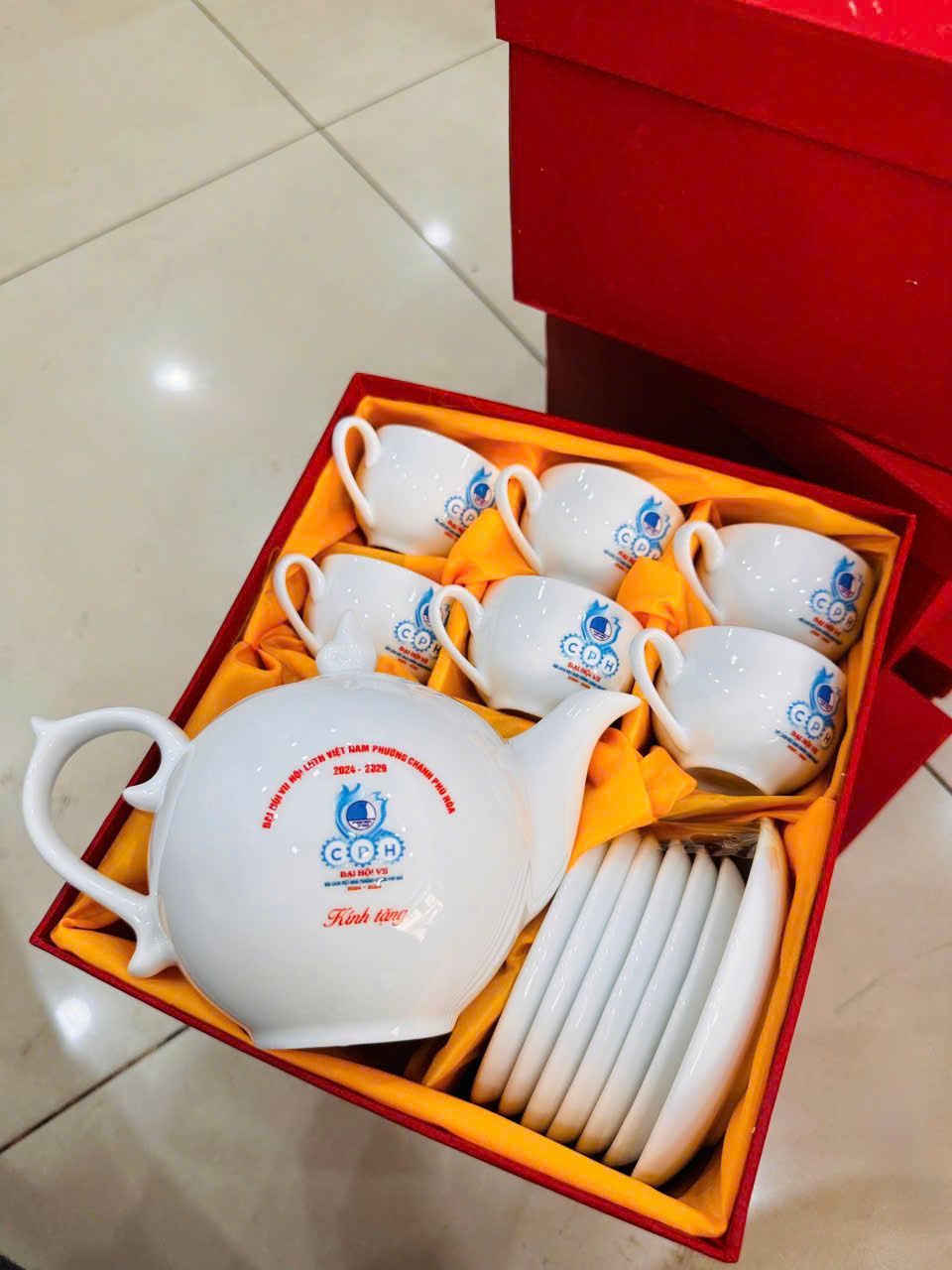 BỘ ẤM TRÀ 01 3 z6871861637665 d68ff30f584a4ac8021e05ff283b77ce