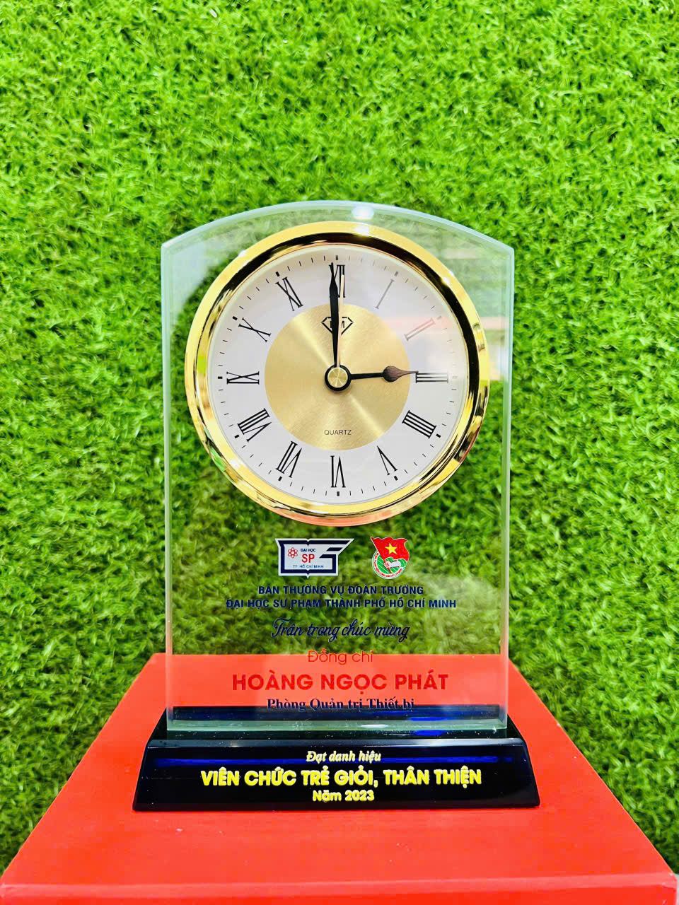 ĐỒNG HỒ 02 3 z6872393115750 5b441165d83f2e057184256acff6e6f1