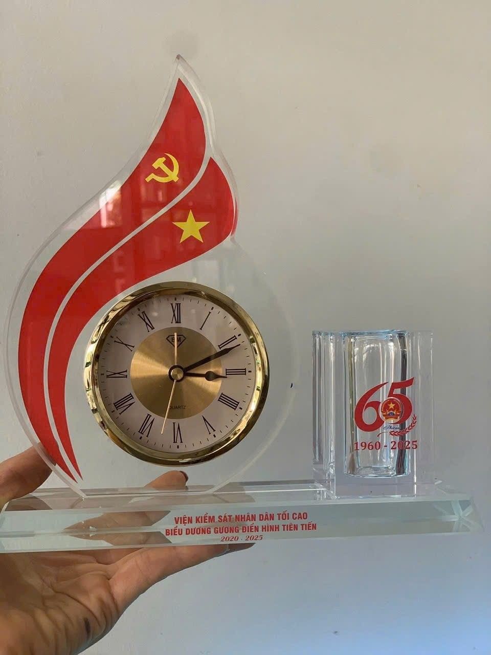 ĐỒNG HỒ 20 5 z6877561246953 adf4cf8726e837cab3fae49f452e2c58