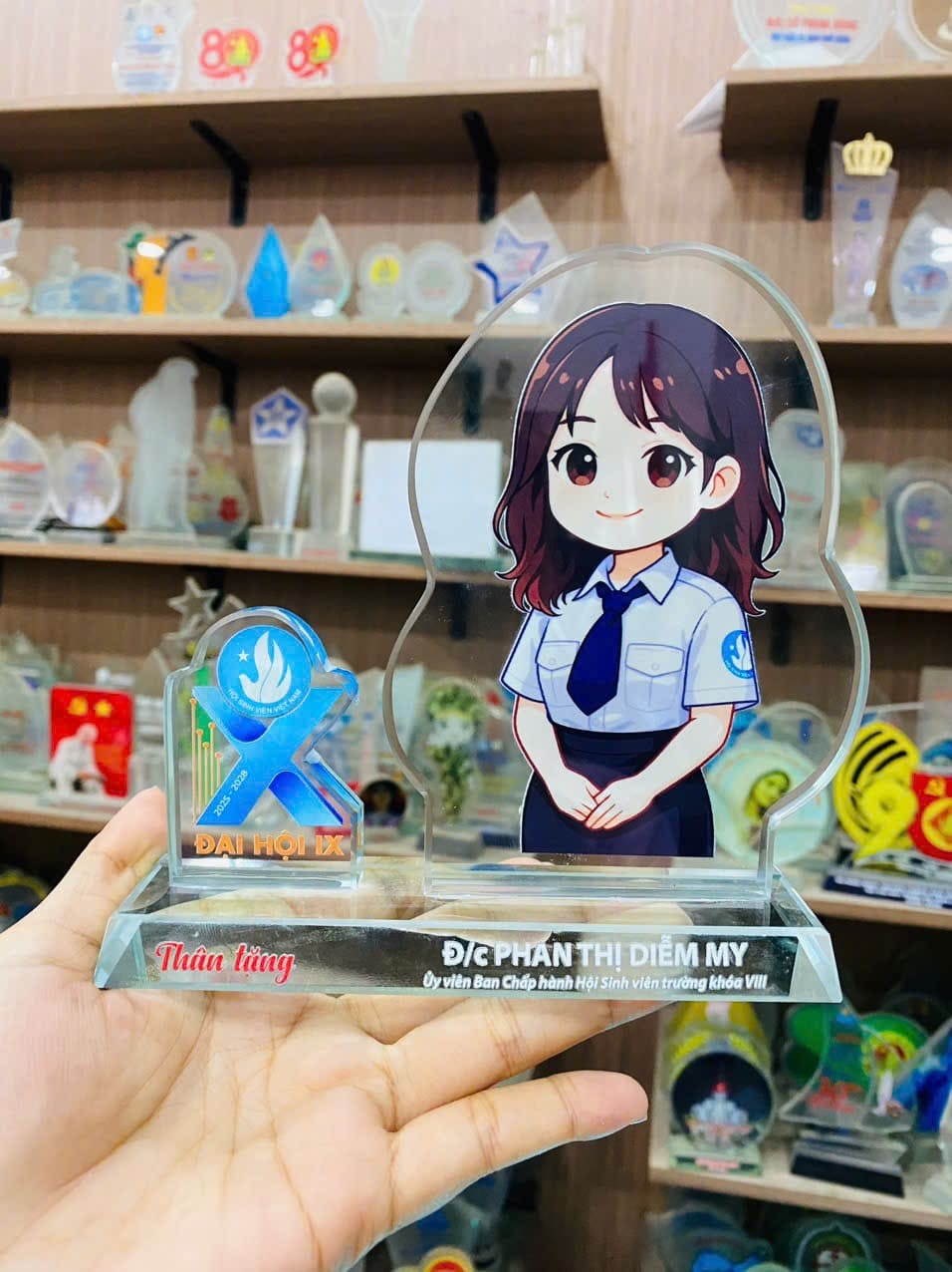 KỶ NIỆM CHƯƠNG CẮT THEO LOGO – THEO MẪU THIẾT KẾ RIÊNG 18 3 IMG 3895