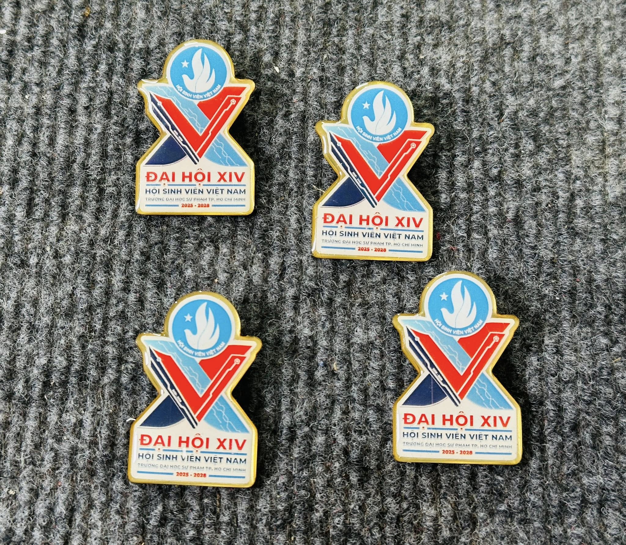 HUY HIỆU SẢN XUẤT THEO YÊU CẦU 17 6 590575517 4327067757525780 6981327274825773171 n