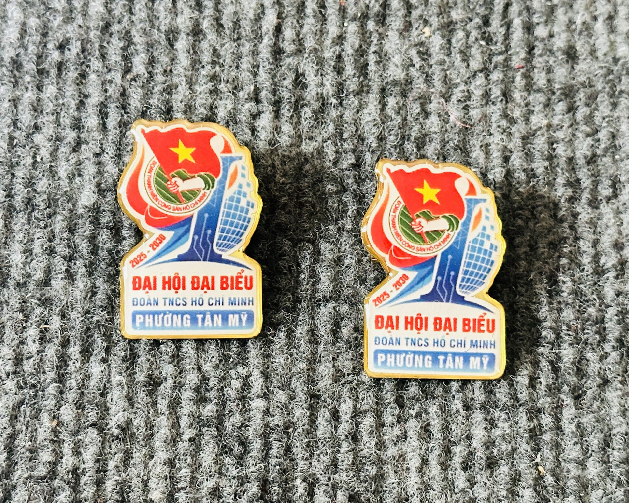 HUY HIỆU SẢN XUẤT THEO YÊU CẦU 20 3 IMG 3896 scaled