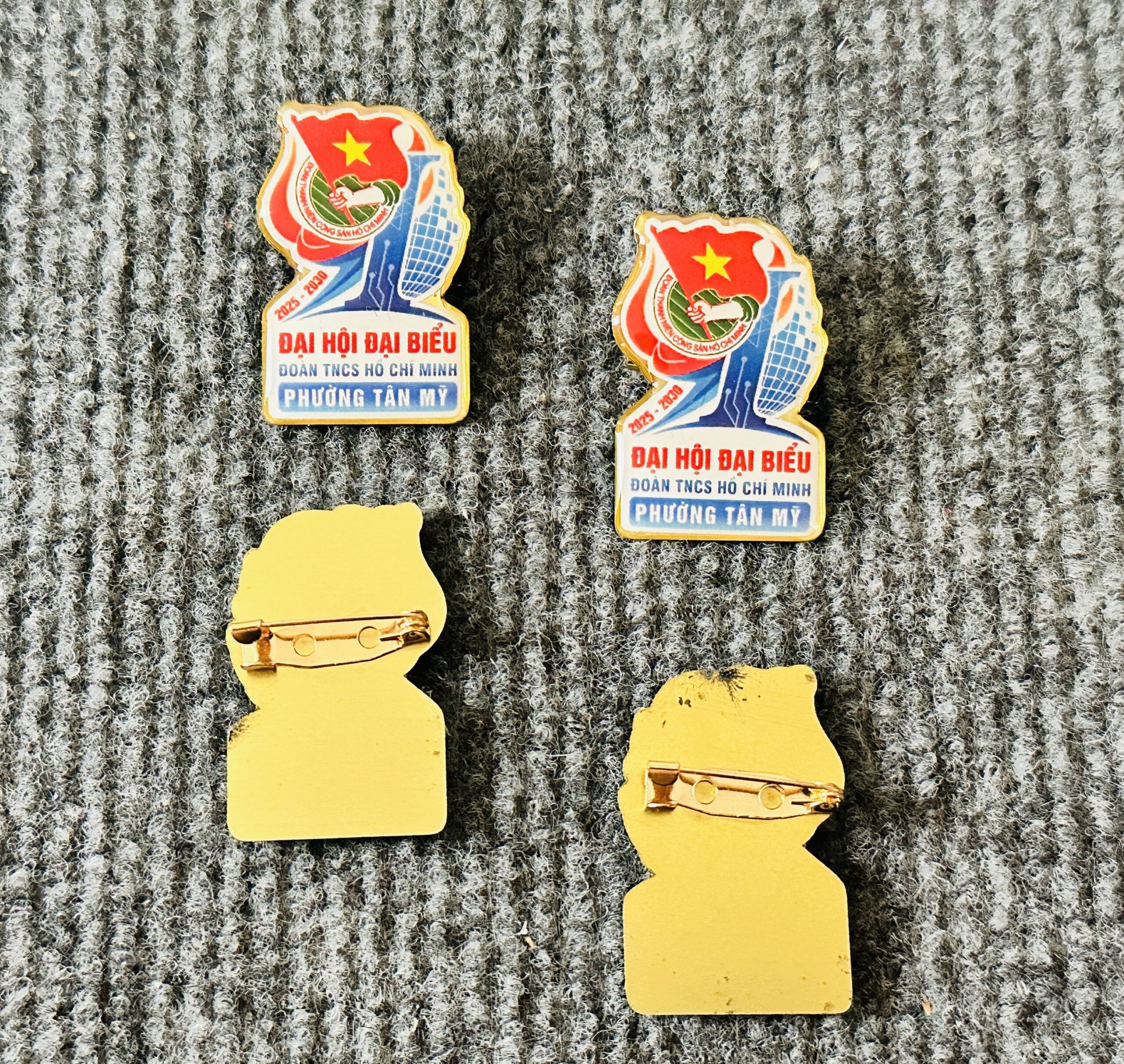 HUY HIỆU SẢN XUẤT THEO YÊU CẦU 20 8 IMG 3898 scaled