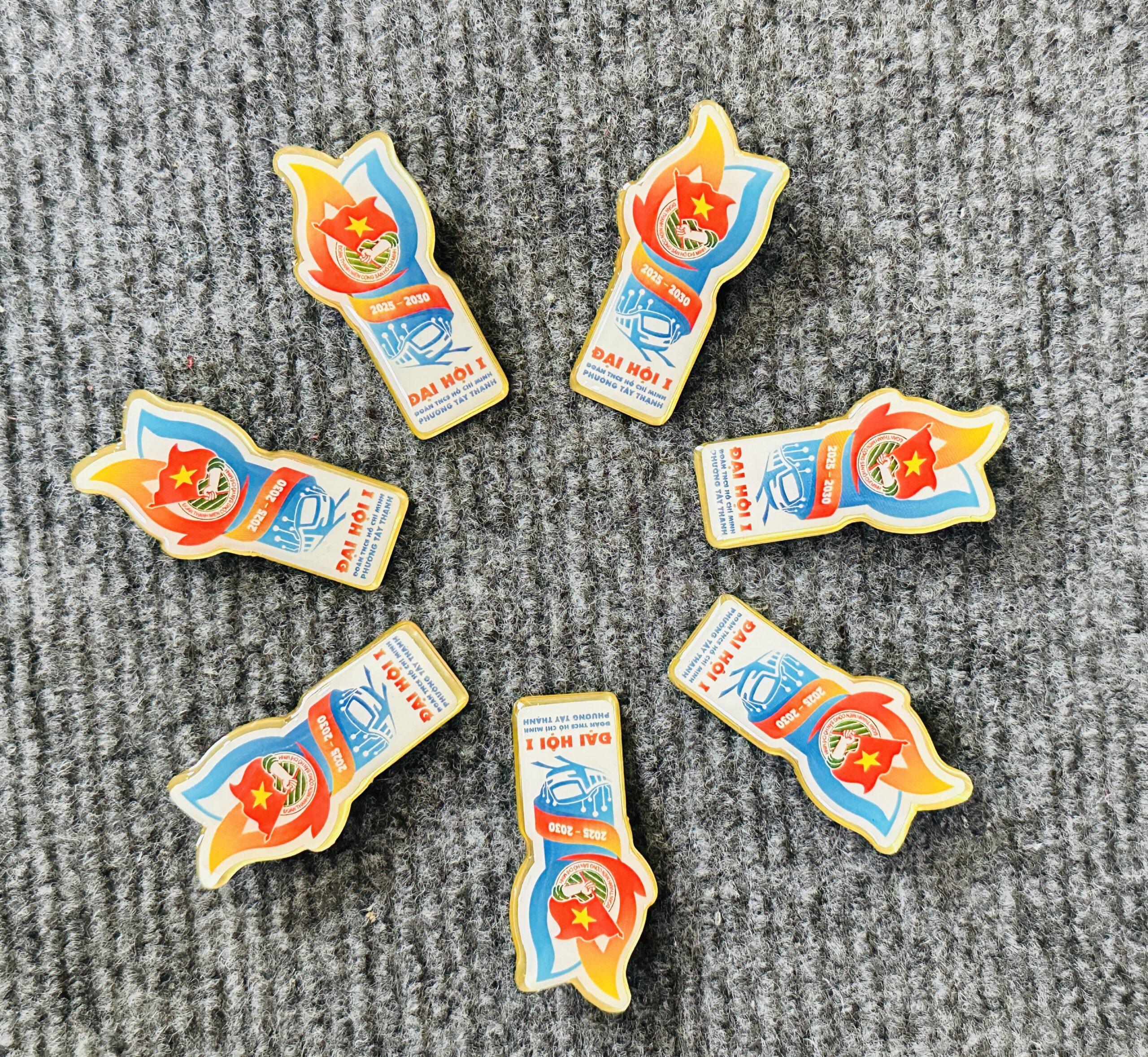 HUY HIỆU SẢN XUẤT THEO YÊU CẦU 20 2 IMG 3923 scaled