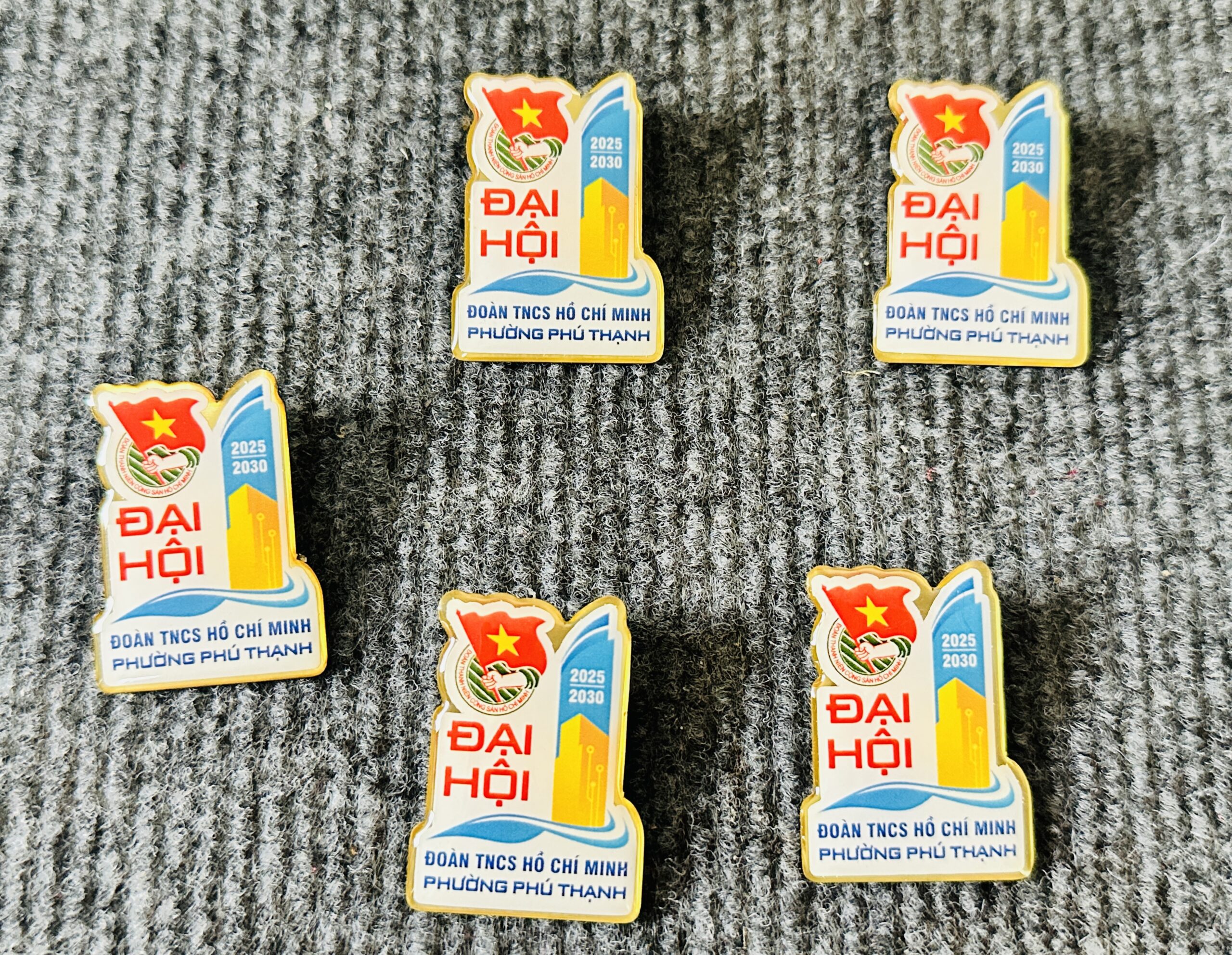 HUY HIỆU SẢN XUẤT THEO YÊU CẦU 21 3 IMG 3974 scaled