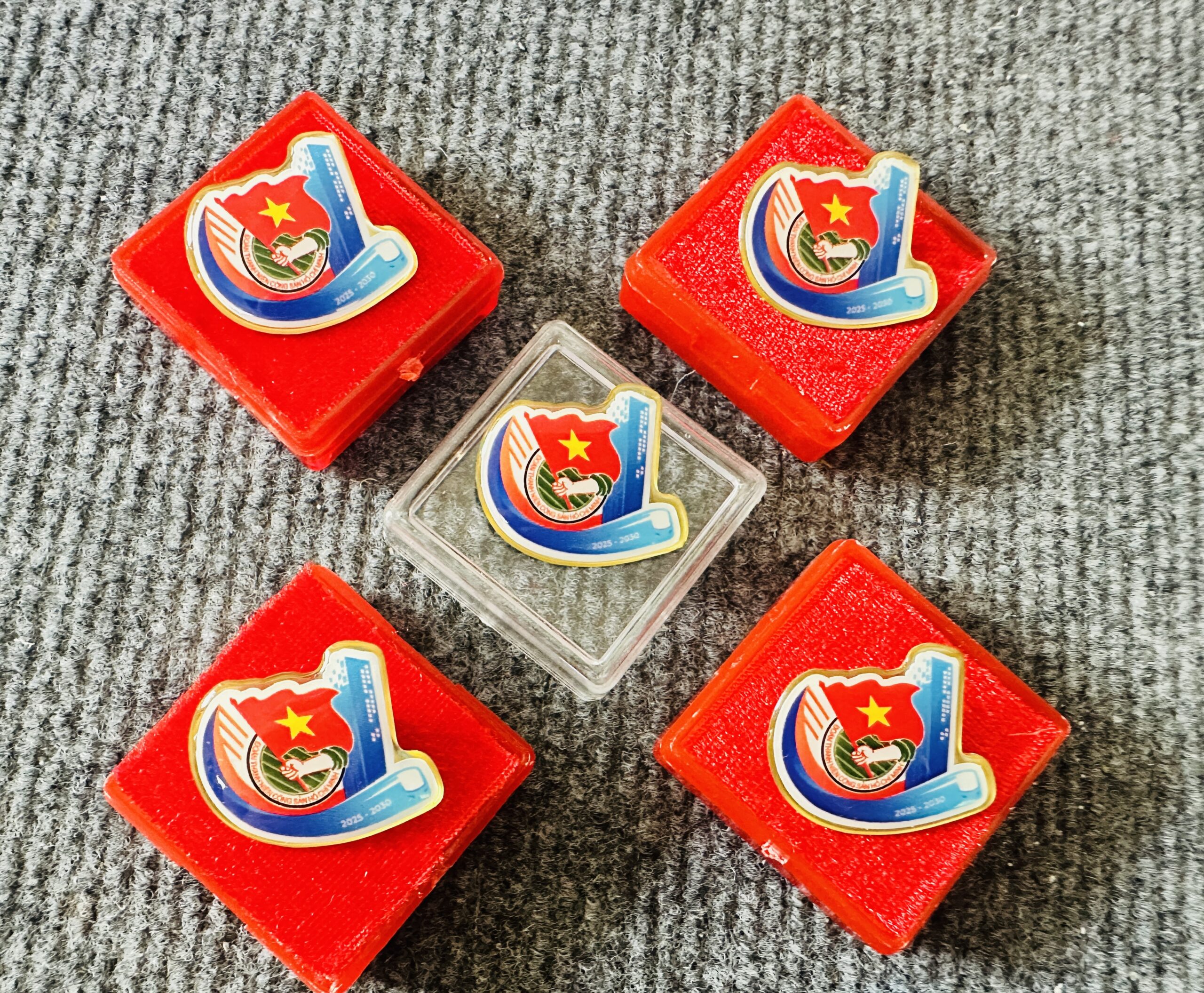 HUY HIỆU SẢN XUẤT THEO YÊU CẦU 22 1 IMG 3982 scaled