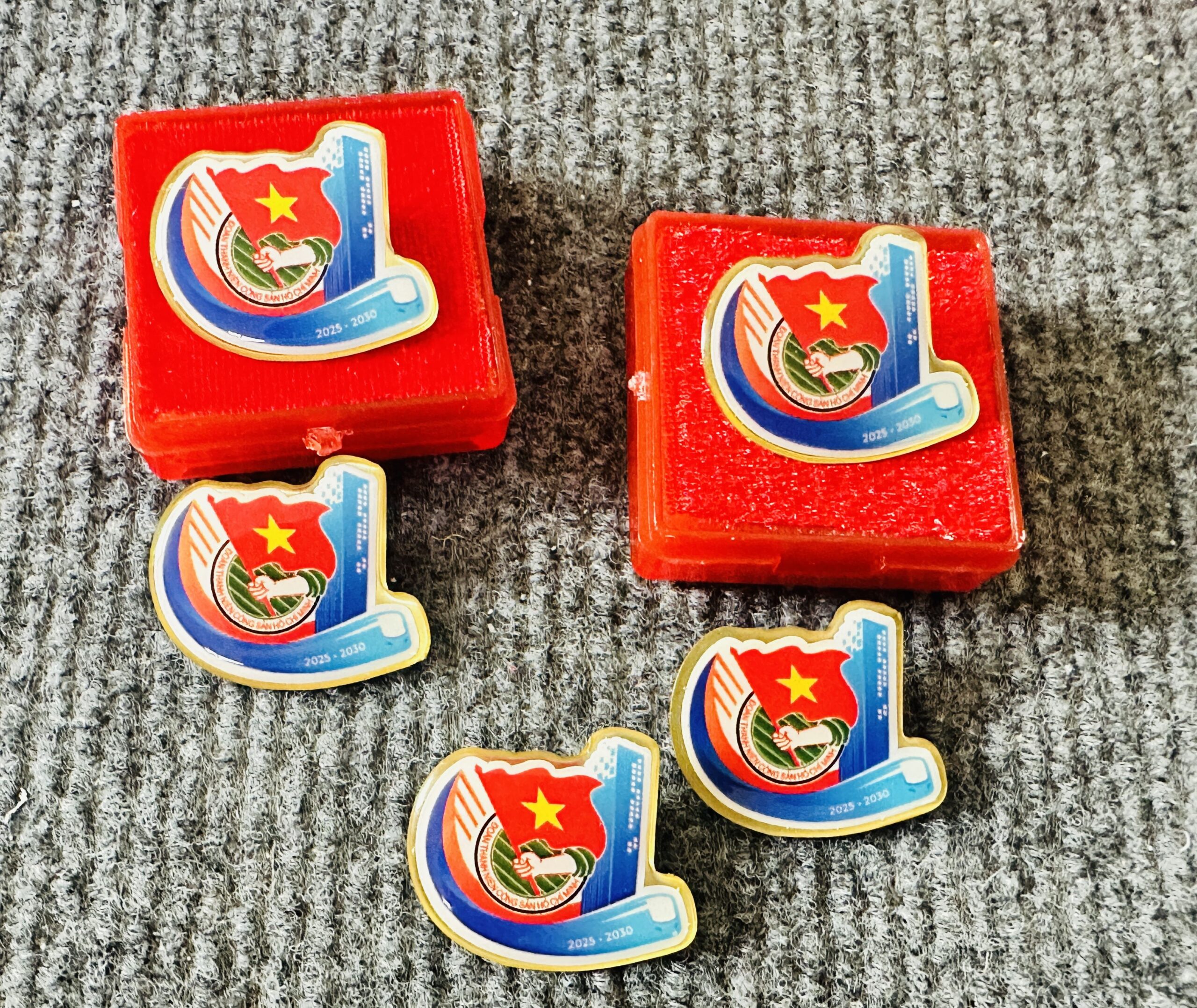 HUY HIỆU SẢN XUẤT THEO YÊU CẦU 22 5 IMG 3984 scaled