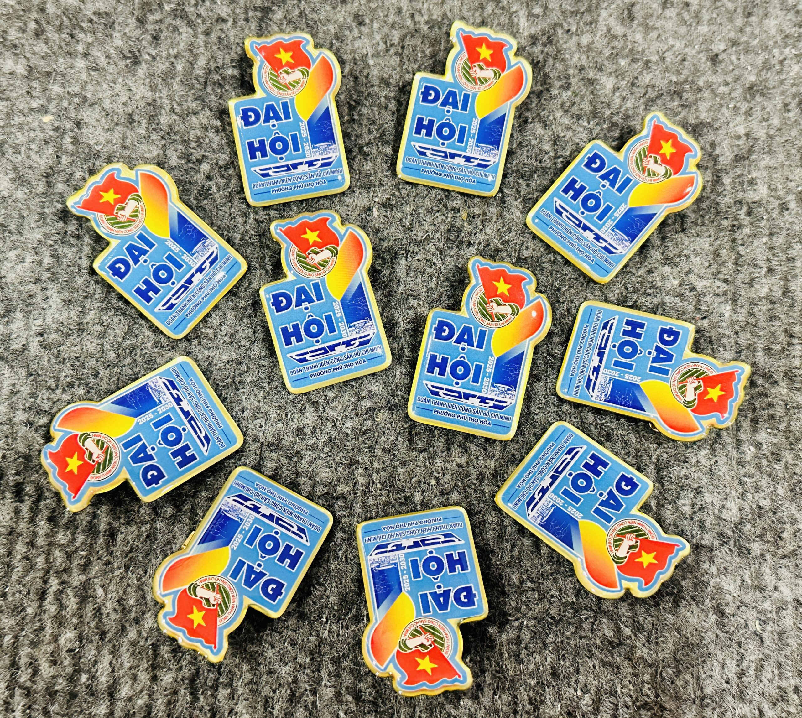 HUY HIỆU SẢN XUẤT THEO YÊU CẦU 22 7 IMG 3999 scaled