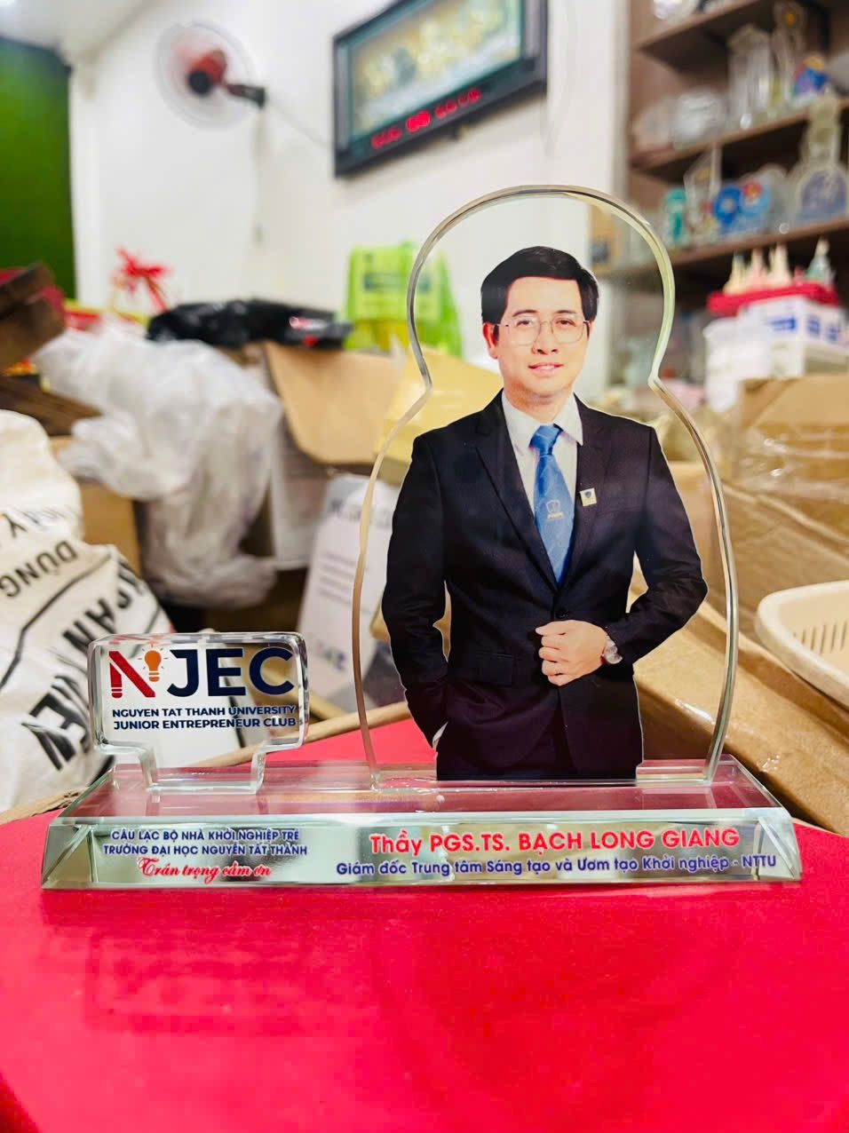 KỶ NIỆM CHƯƠNG CẮT THEO LOGO – THEO MẪU THIẾT KẾ RIÊNG 21 2 IMG 4331