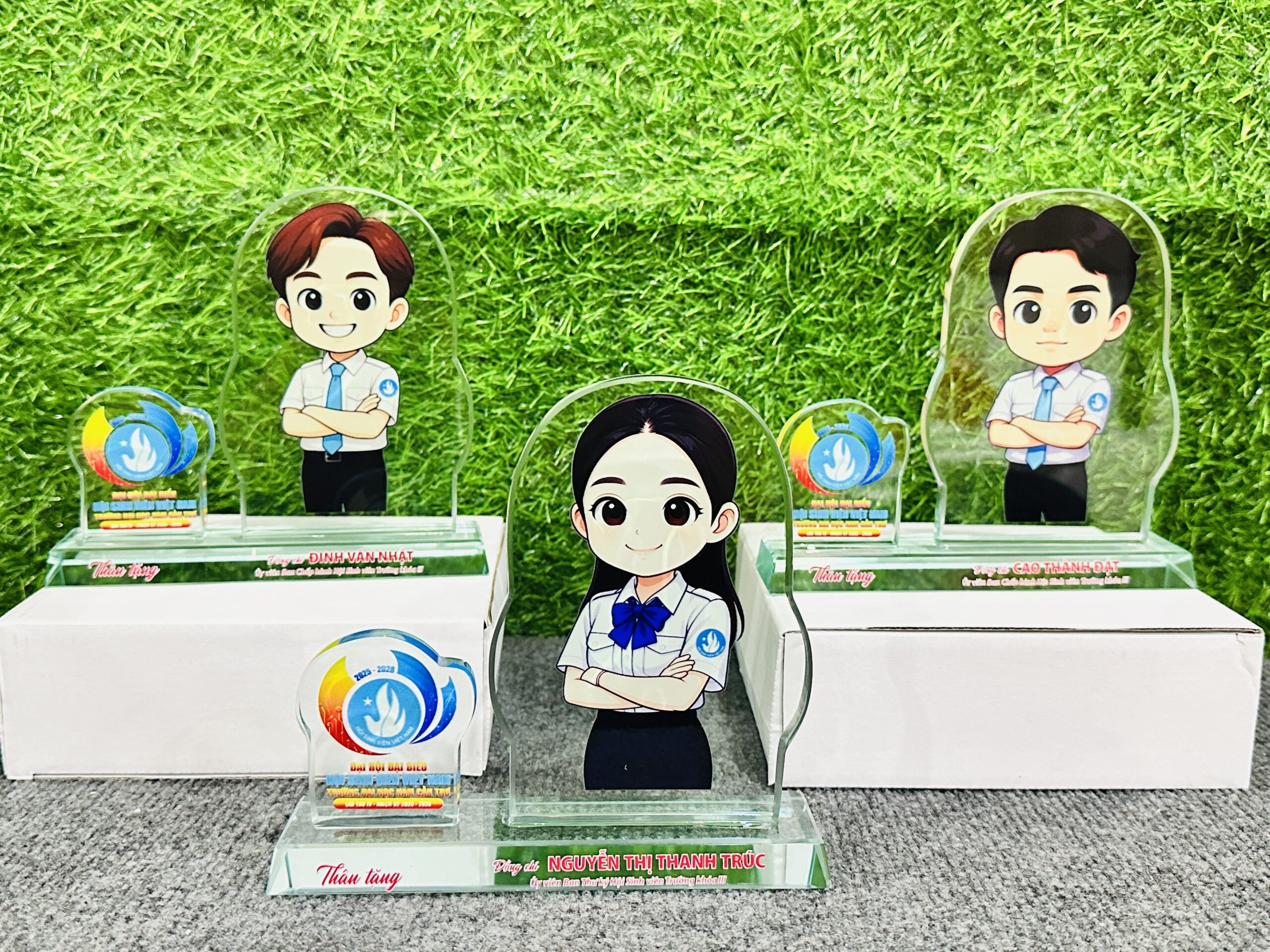 KỶ NIỆM CHƯƠNG CẮT THEO LOGO – THEO MẪU THIẾT KẾ RIÊNG 19 3 IMG 4874 scaled