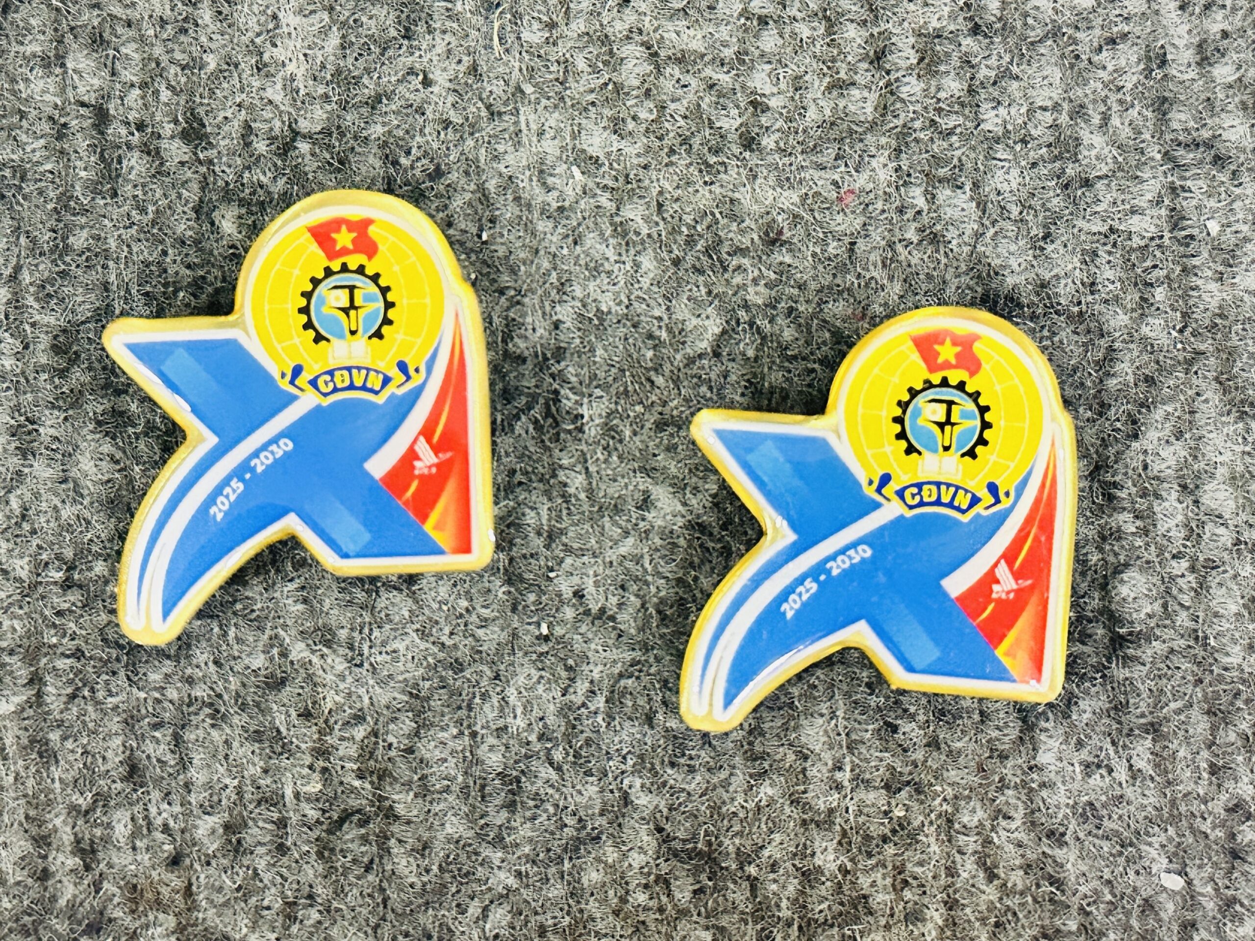 HUY HIỆU SẢN XUẤT THEO YÊU CẦU 23 3 IMG 4915 scaled