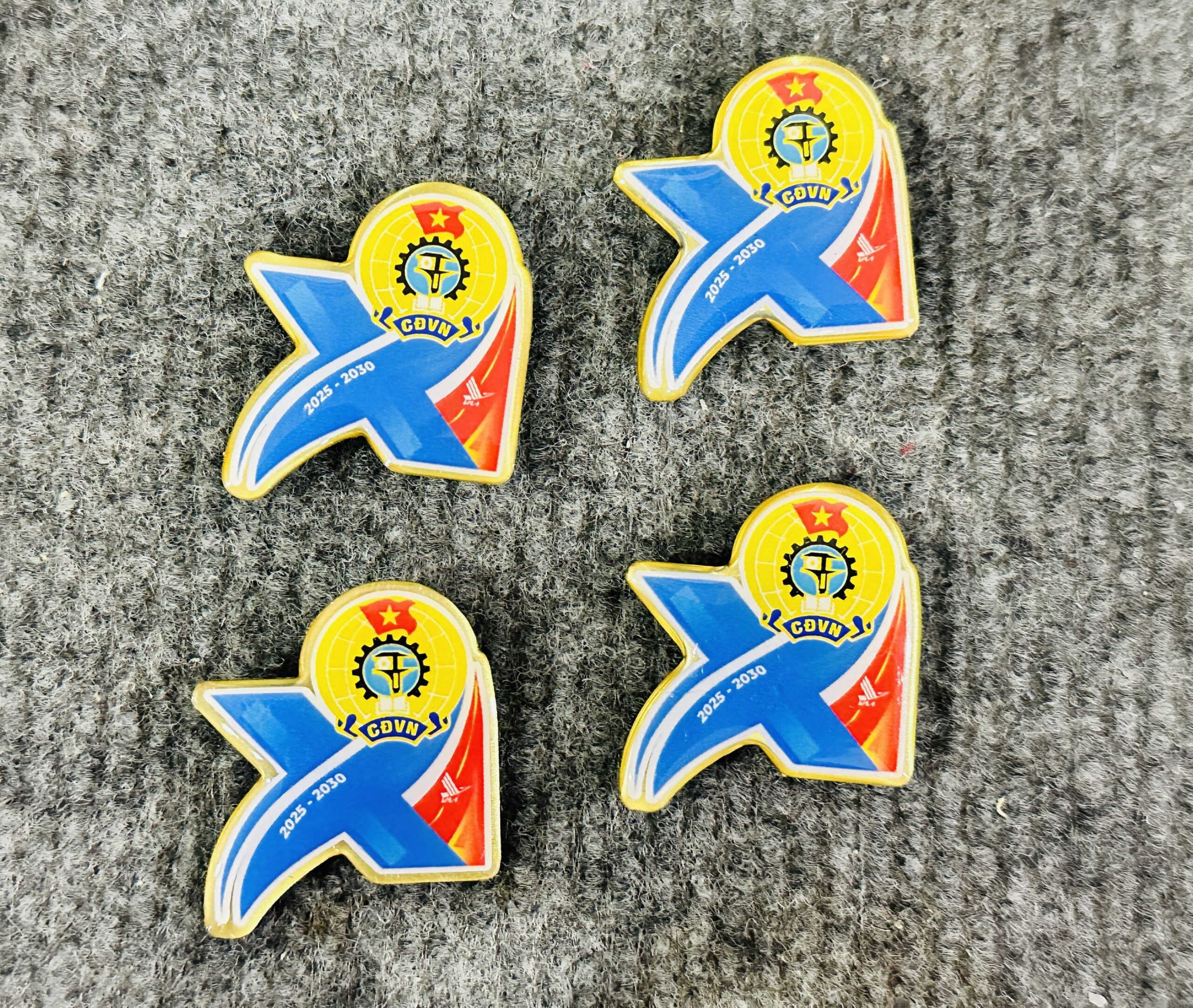 HUY HIỆU SẢN XUẤT THEO YÊU CẦU 23 2 IMG 4916 scaled