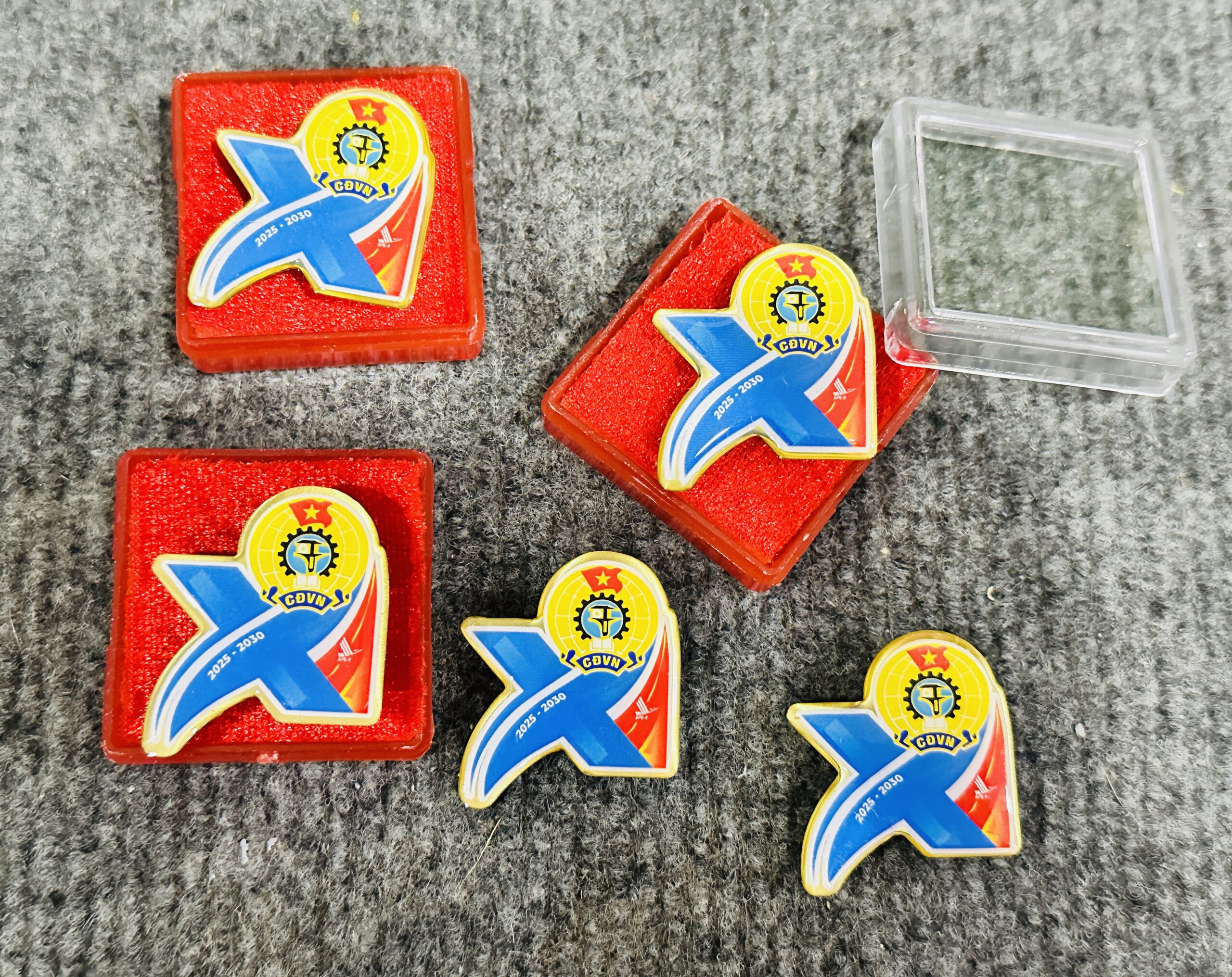 HUY HIỆU SẢN XUẤT THEO YÊU CẦU 23 4 IMG 4918 scaled