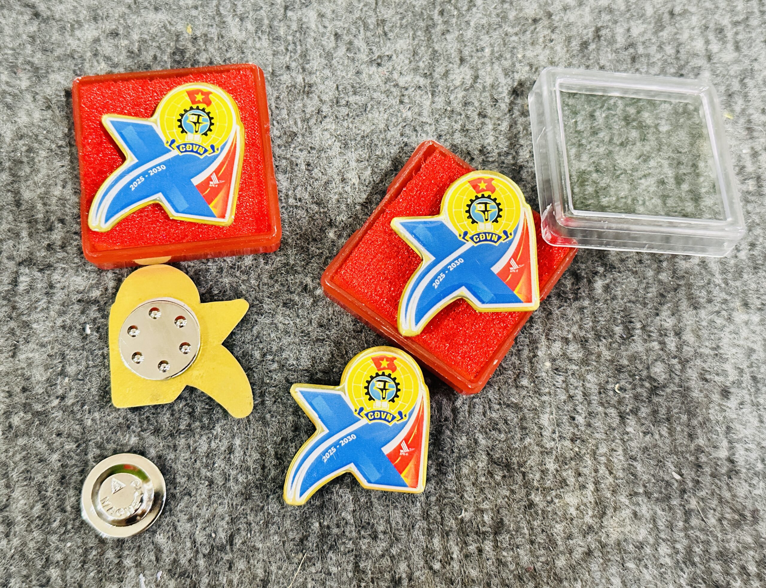 HUY HIỆU SẢN XUẤT THEO YÊU CẦU 23 1 IMG 4919 scaled