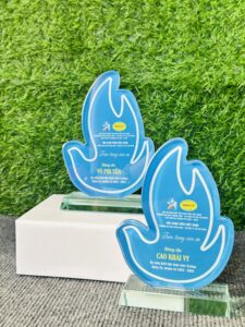 KỶ NIỆM CHƯƠNG CẮT THEO MẪU THIẾT KẾ RIÊNG 23
